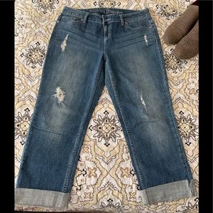 Simply Vera Wang distressed Capri jeans w/cuffs.